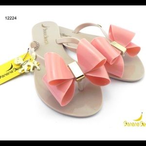 Beautiful flip flops all brand new